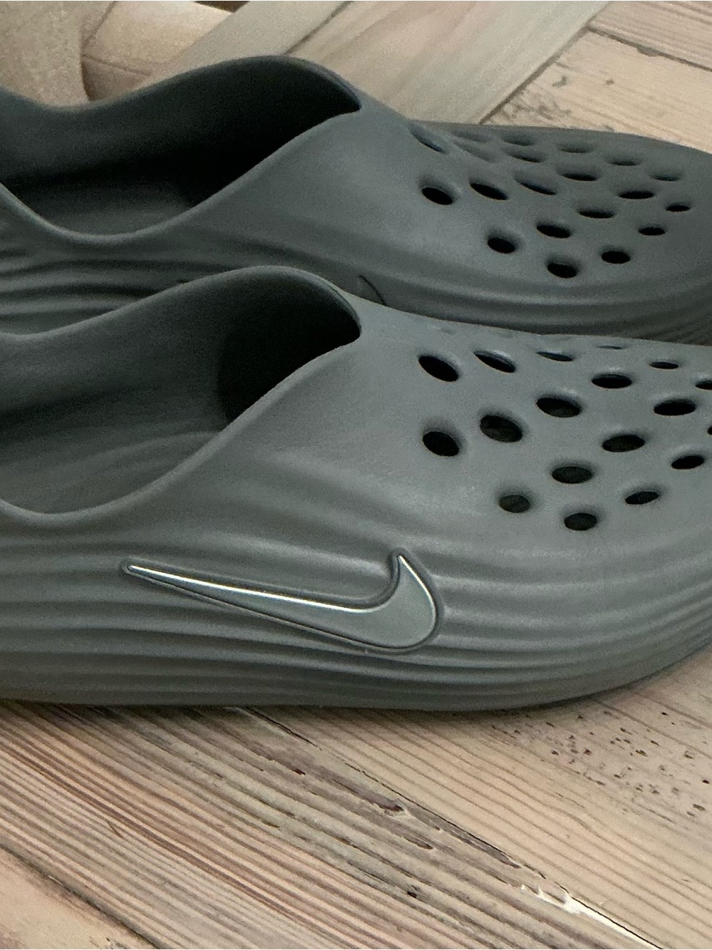 Nike Men’s ReactX Rejuven8 Smoke Grey Men’s Slide Size 13